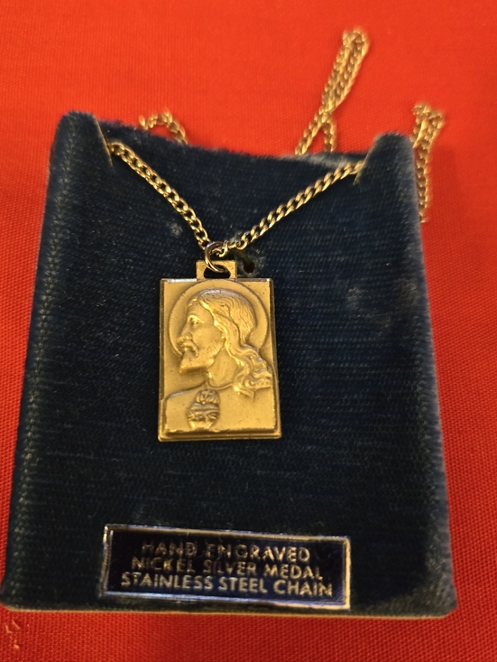 Other - Vintage:Gold-tone Jesus Pendant Necklace